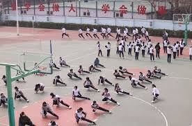 德州扑克高手打法极简（德州扑克高手的简洁打法）