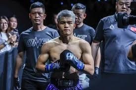 詹姆斯高效29分末节收割比赛，湖人险胜76人迎关键胜利