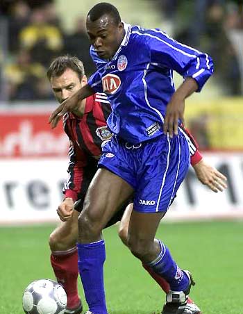 这位巨人仍 这位巨人仍