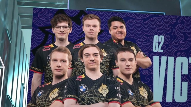 胜利中发光 胜利中发光