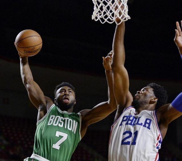 小朋友追球 小朋友追球